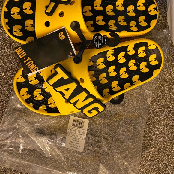 Crocs NWT WU-Tang mens size 11 USA sold out just got out da mailbox Blac&yellow - Picture 9 of 17